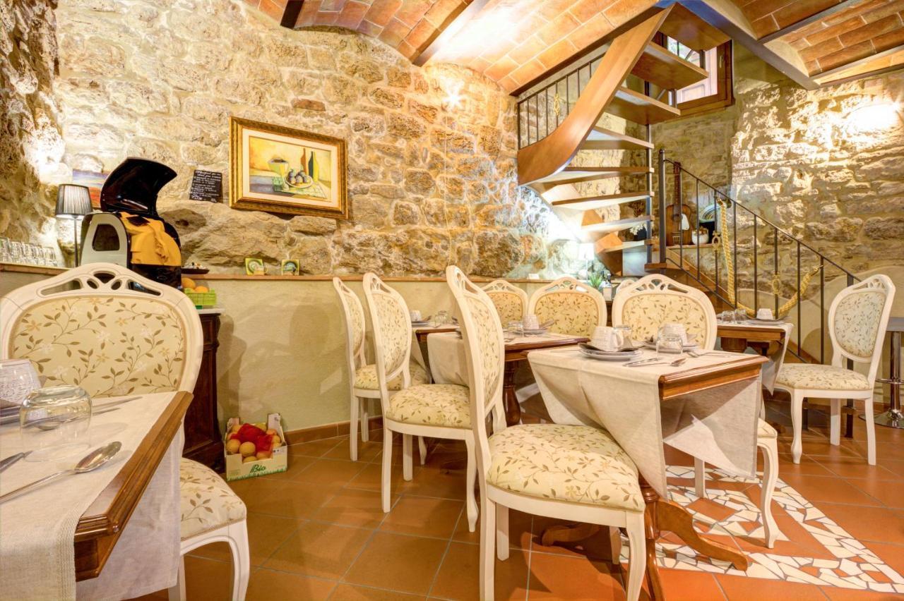 Hotel In Volterra
