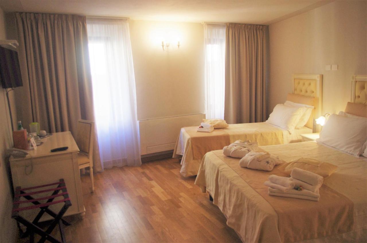Hotel In 3*