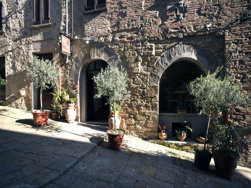 Hotel In Volterra